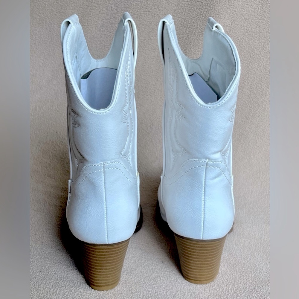 White Vegan Leather Western Booties NEW-Cowboy-Cowgirl-Faux-Heeled-Country-Boho - Picture 4 of 5